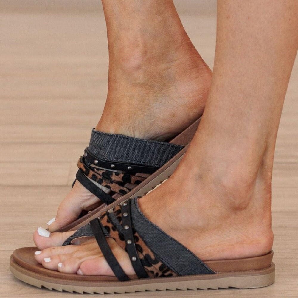 🔥 FINAL ONE 🔥Very G Gypsy Jazz Rose Sandals | Leopard Studded Slides Size 6